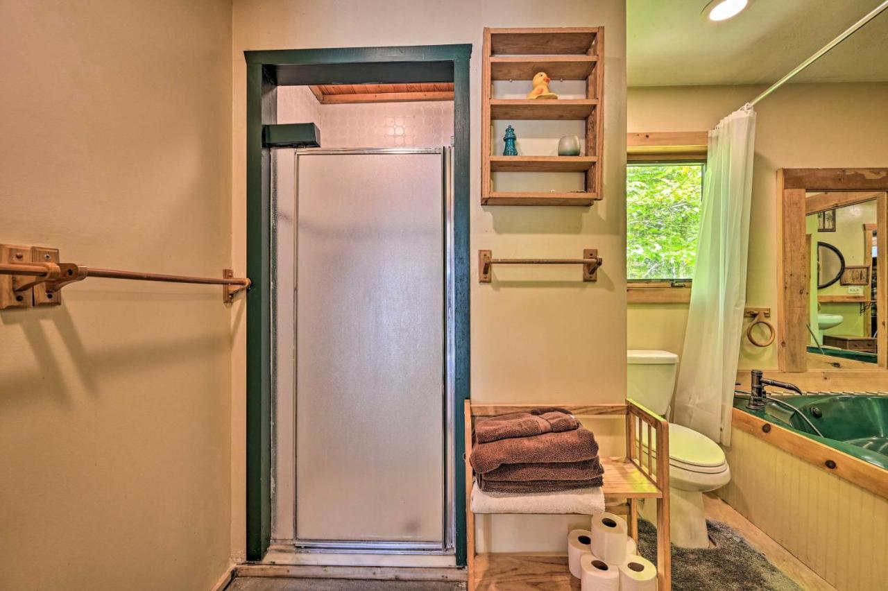 Remote Cabin With Fire Pit 3 Miles To Stowe Mtn! المظهر الخارجي الصورة